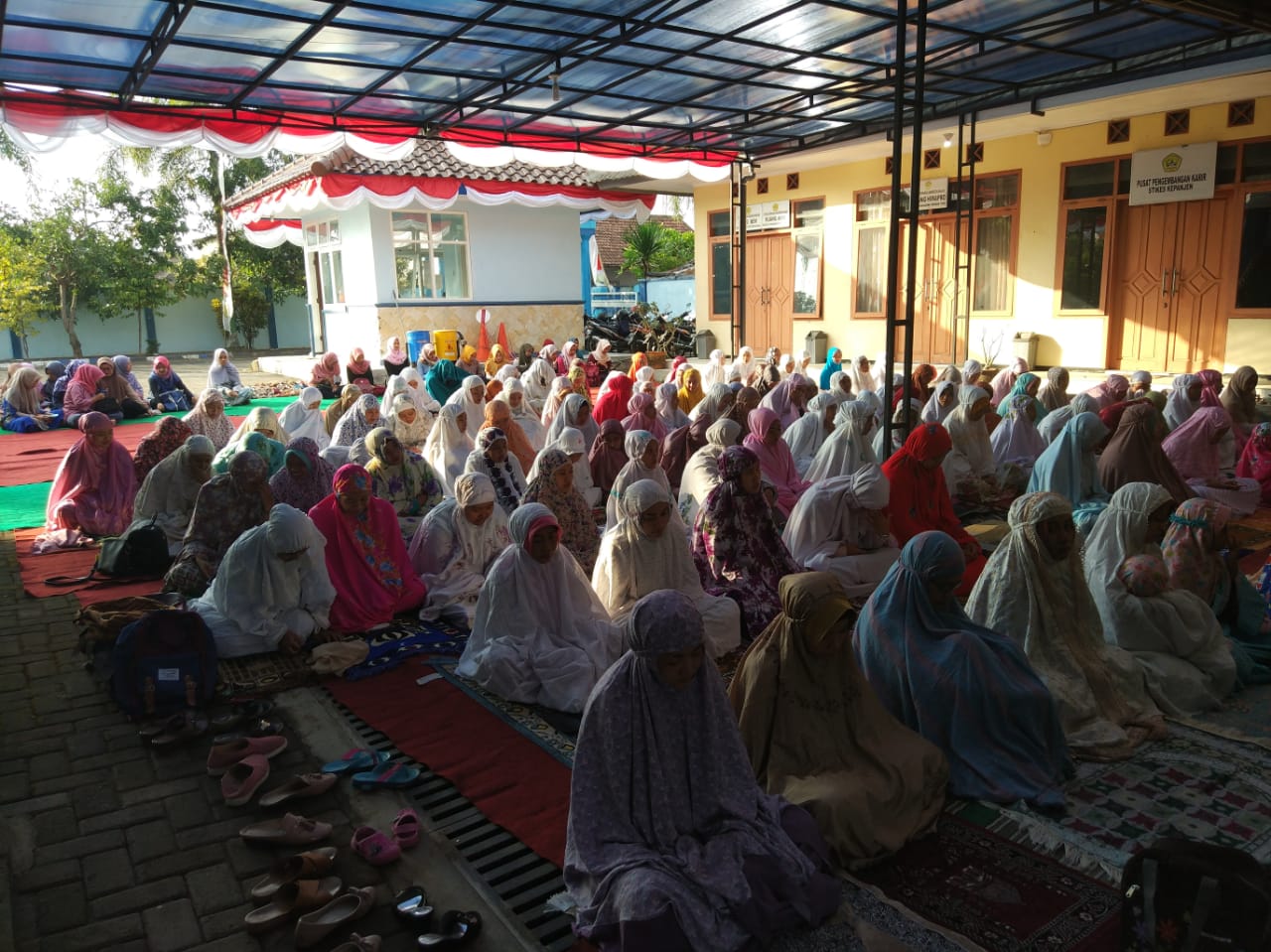 shalat Idul Adha 1439 H bersama civitas akademika STIKes Kepanjen dan warga sekitar (2)